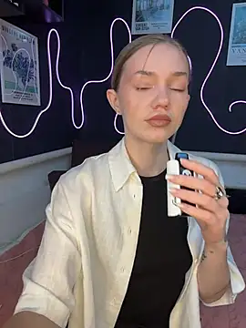 MilaMoone online show from February 28, 10:59 am