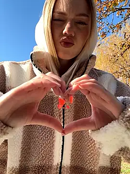 MilaMoone online show from November 29, 9:20 am