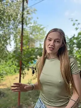 Snapshot of MilaMoone chatting on July 23, 10:45 am MilaMoone online show from July 23, 10:45 am
