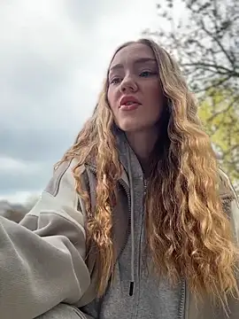 MilaMoone online show from April 5, 10:44 am