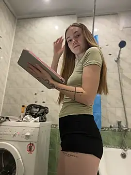 MilaMoone online show from April 13, 7:07 pm