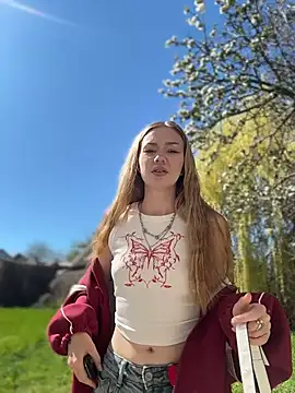 MilaMoone online show from April 6, 11:00 am