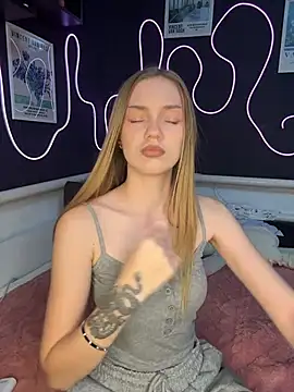 MilaMoone online show from March 3, 11:06 am