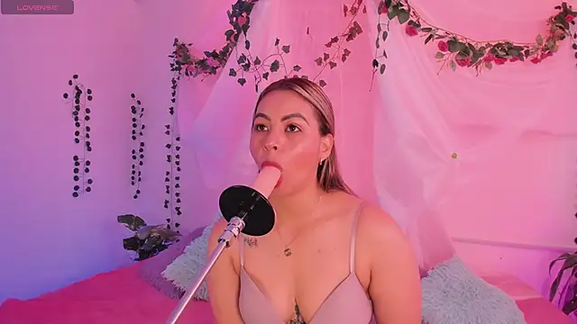 chubbyZoe online show from November 15, 2:43 pm