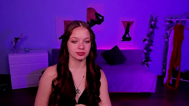 BetsyKiss online show from April 4, 5:08 pm