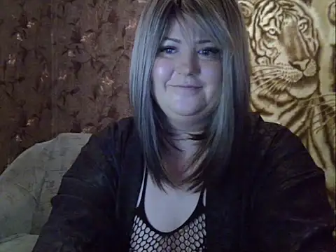 YuliiaSan online show from December 15, 5:46 am