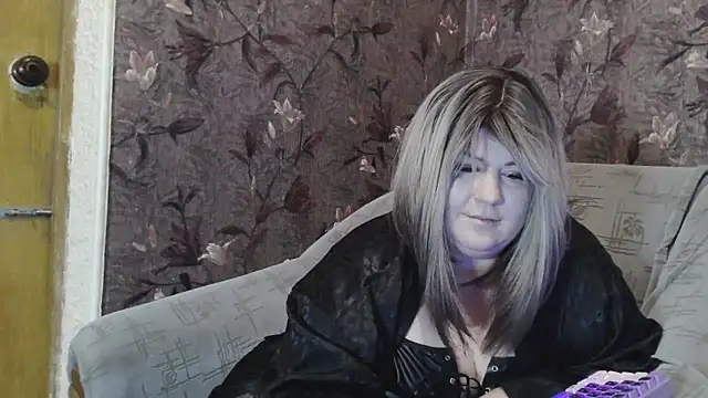 YuliiaSan online show from April 21, 5:52 pm