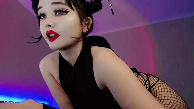 Snapshot of Dazzl1ngFire chatting on October 19, 3:04 pm Dazzl1ngFire online show from October 19, 3:04 pm