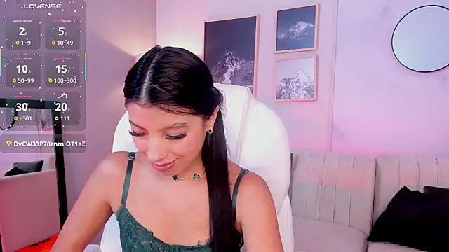 Snapshot of Tiffany_Low chatting on December 1, 1:23 pm Tiffany Low online show from December 1, 1:23 pm