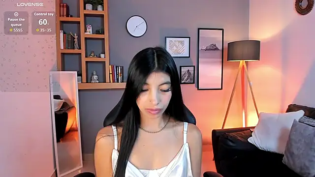 Tiffany Low online show from April 5, 2:46 pm