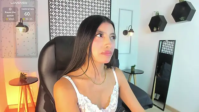 Tiffany Low online show from March 21, 2:54 pm