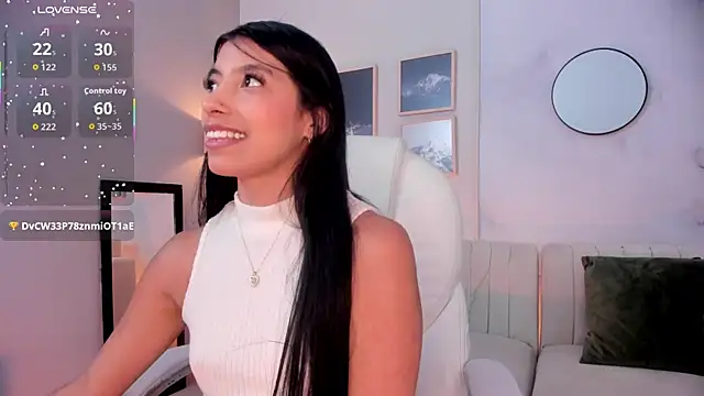 Snapshot of Tiffany_Low chatting on November 21, 3:22 pm Tiffany Low online show from November 21, 3:22 pm