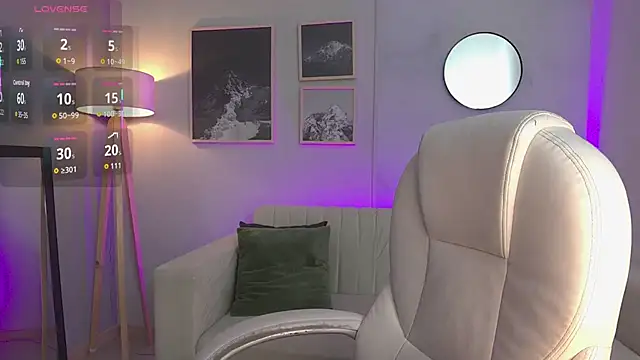 Snapshot of Tiffany_Low chatting on October 23, 1:54 pm Tiffany Low online show from October 23, 1:54 pm