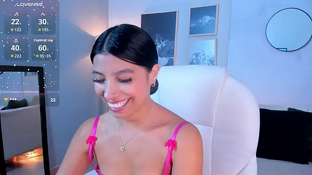 Snapshot of Tiffany_Low chatting on December 3, 1:10 pm Tiffany Low online show from December 3, 1:10 pm