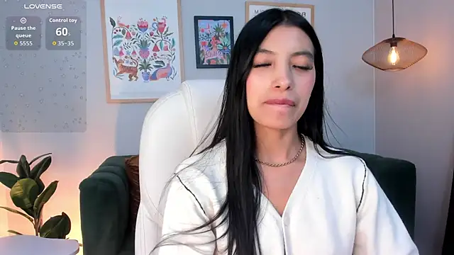 Tiffany Low online show from April 4, 3:51 pm