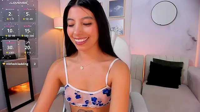 Snapshot of Tiffany_Low chatting on November 12, 1:37 pm Tiffany Low online show from November 12, 1:37 pm