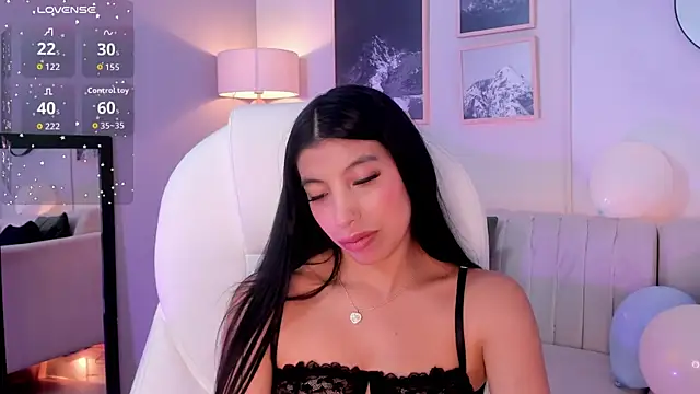 Snapshot of Tiffany_Low chatting on November 13, 12:53 pm Tiffany Low online show from November 13, 12:53 pm