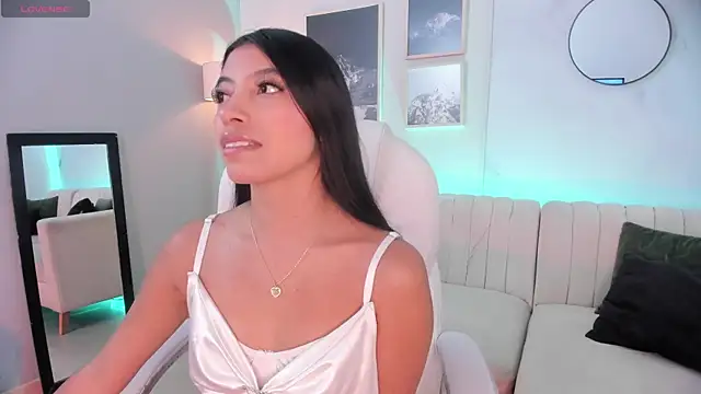 Snapshot of Tiffany_Low chatting on November 26, 1:00 pm Tiffany Low online show from November 26, 1:00 pm