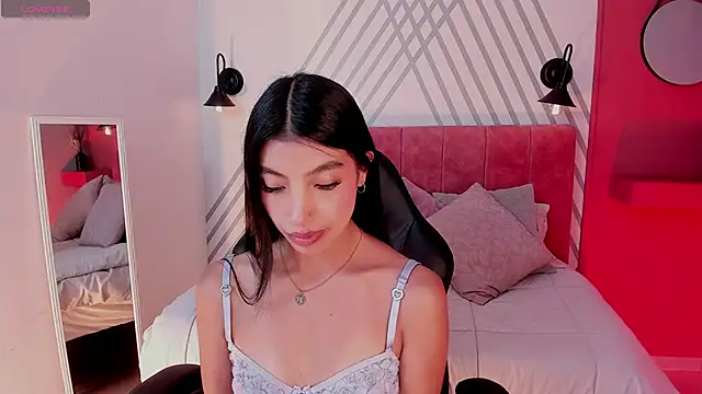 Tiffany Low online show from April 30, 5:09 pm