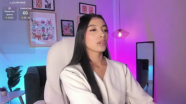 Tiffany Low online show from May 28, 4:35 pm