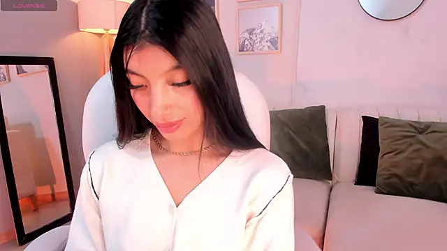 Tiffany Low online show from February 25, 3:01 pm