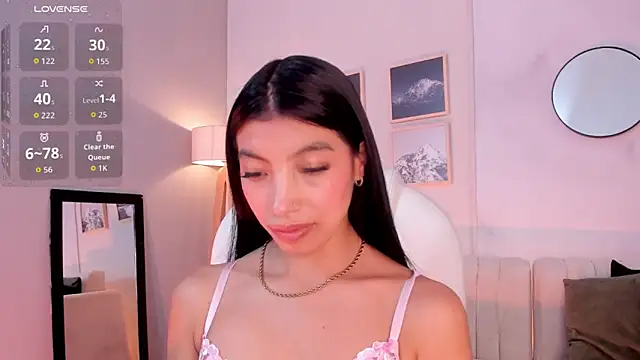 Tiffany Low online show from February 19, 2:03 pm