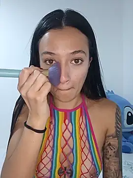 Snapshot of MiQeilaSweet chatting on December 4, 7:35 pm MiQeilaSweet online show from December 4, 7:35 pm