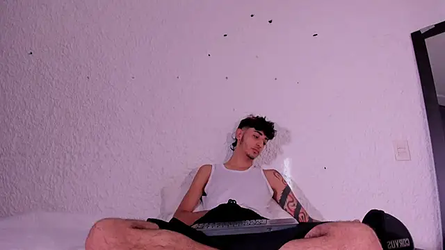 Snapshot of j_martony chatting on November 11, 12:33 pm j martony online show from November 11, 12:33 pm