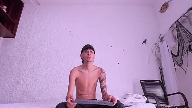 Snapshot of j_martony chatting on November 5, 1:14 pm j martony online show from November 5, 1:14 pm