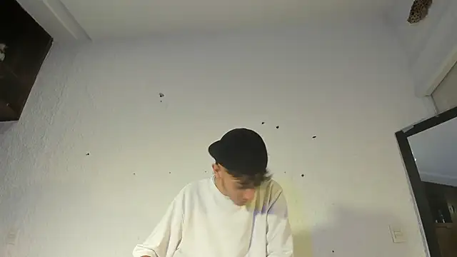 Snapshot of j_martony chatting on November 10, 12:10 pm j martony online show from November 10, 12:10 pm