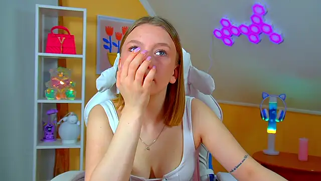 BeatriceBinoche online show from April 14, 7:19 pm