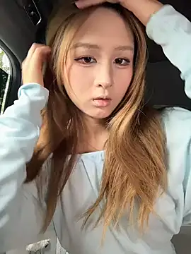 yuki june online show from May 8, 8:07 am
