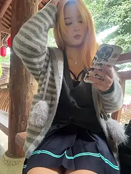 yuki june online show from December 5, 7:07 am