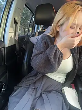 yuki june online show from November 12, 9:02 am