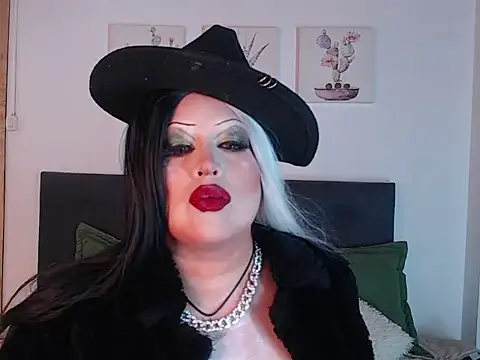 Snapshot of Andrea_secret_ chatting on October 8, 3:13 pm Andrea secret online show from October 8, 3:13 pm