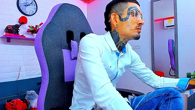 boy tatto777 online show from September 25, 1:50 pm