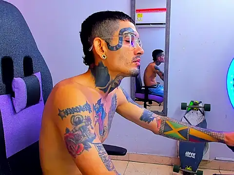 boy tatto777 online show from September 23, 1:18 pm