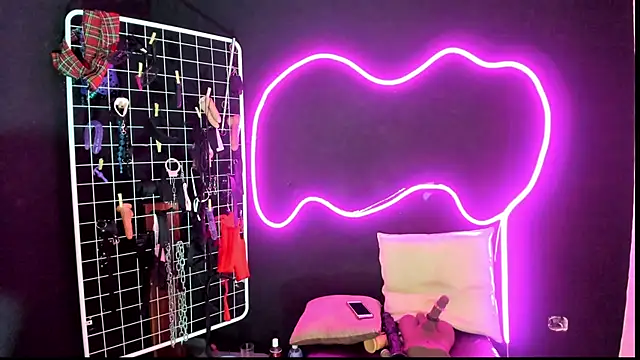 Snapshot of Mistress_Megan_BDSM chatting on November 4, 8:01 pm Mistress Megan BDSM online show from November 4, 8:01 pm