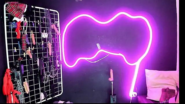 Snapshot of Mistress_Megan_BDSM chatting on December 3, 7:13 pm Mistress Megan BDSM online show from December 3, 7:13 pm