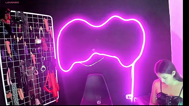 Snapshot of Mistress_Megan_BDSM chatting on November 14, 7:06 pm Mistress Megan BDSM online show from November 14, 7:06 pm