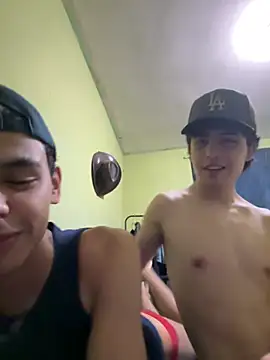 Snapshot of hotttboyyy18 chatting on July 18, 9:40 am hotttboyyy18 online show from July 18, 9:40 am