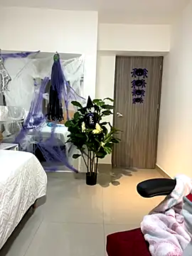 EMILIIA RICHTER   online show from October 19, 11:13 am