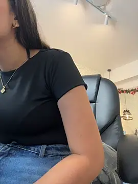 EMILIIA RICHTER   online show from April 9, 8:04 pm