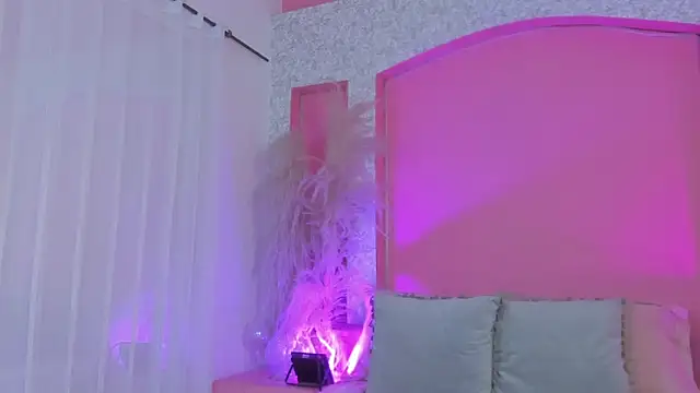 Peytonn Monroe online show from February 16, 7:45 pm