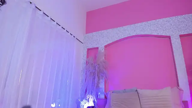 Peytonn Monroe online show from April 9, 7:31 pm