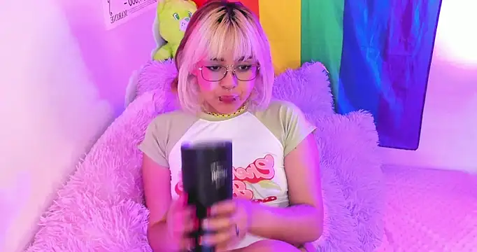 NekoWaifu online show from November 5, 1:36 pm