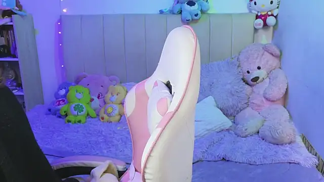 NekoWaifu online show from June 16, 3:01 pm