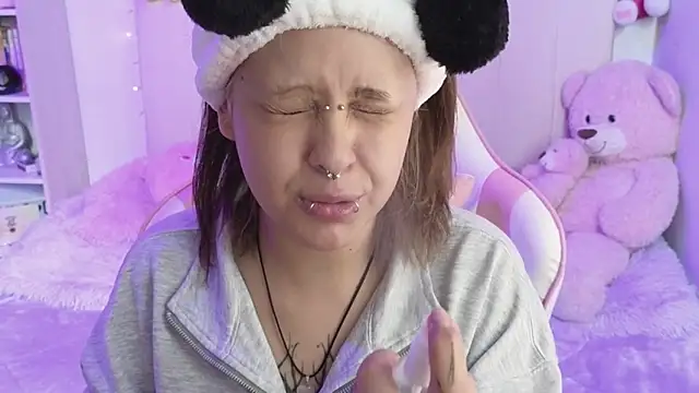 NekoWaifu online show from May 11, 2:45 pm