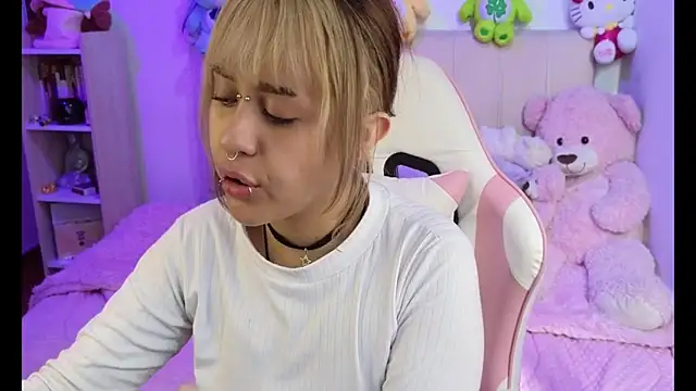 NekoWaifu online show from April 9, 1:39 pm