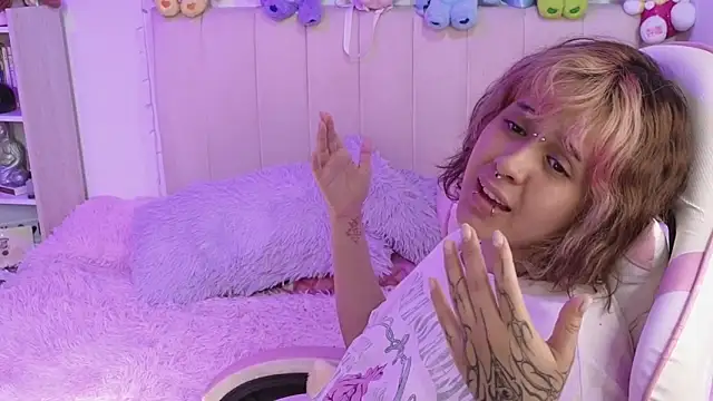 NekoWaifu online show from April 28, 2:10 pm